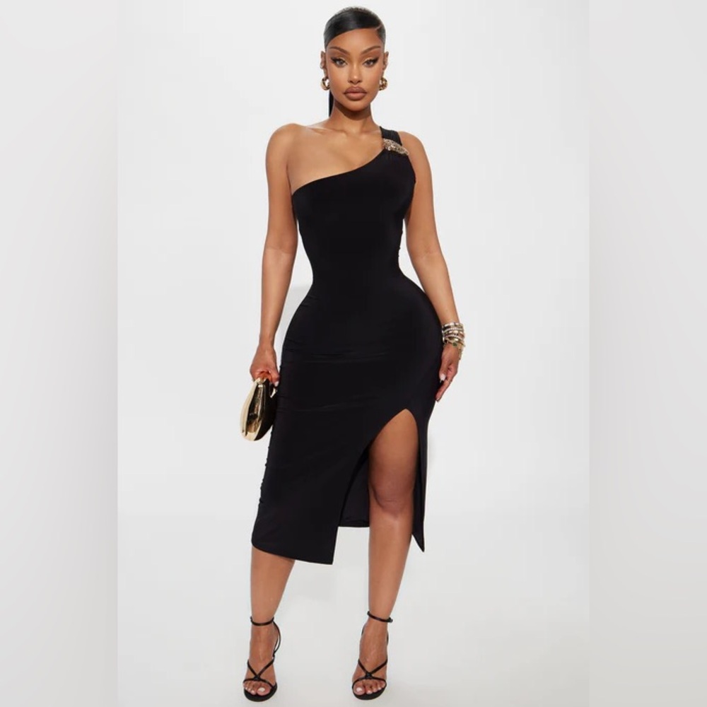 Fashion Nova Black One Shoulder Gold Hardware Sleeveless Midi Dress with Slit